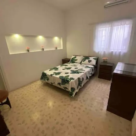 Holiday home Lovely Large Maisonette *