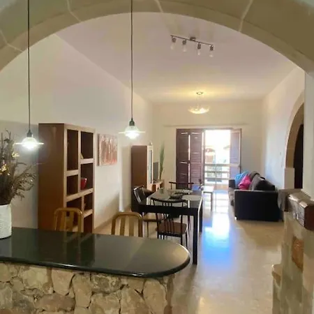 Lovely Large Maisonette * Is-Swieqi